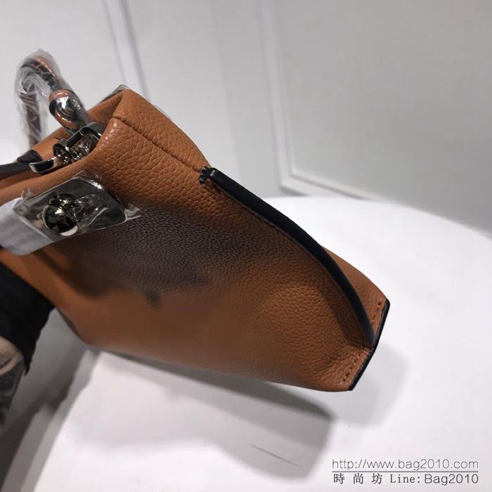 LOEWE羅意威 專櫃同步 Missy Small Bag 秋冬新款手拿包 簡單特別 可手提單肩斜挎 小號3038 大號3037  jdl1163